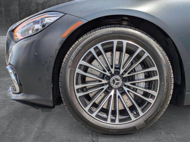 Vehicle image 27 of 28