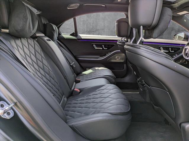 Vehicle image 21 of 28