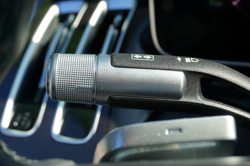 Vehicle image 32 of 73