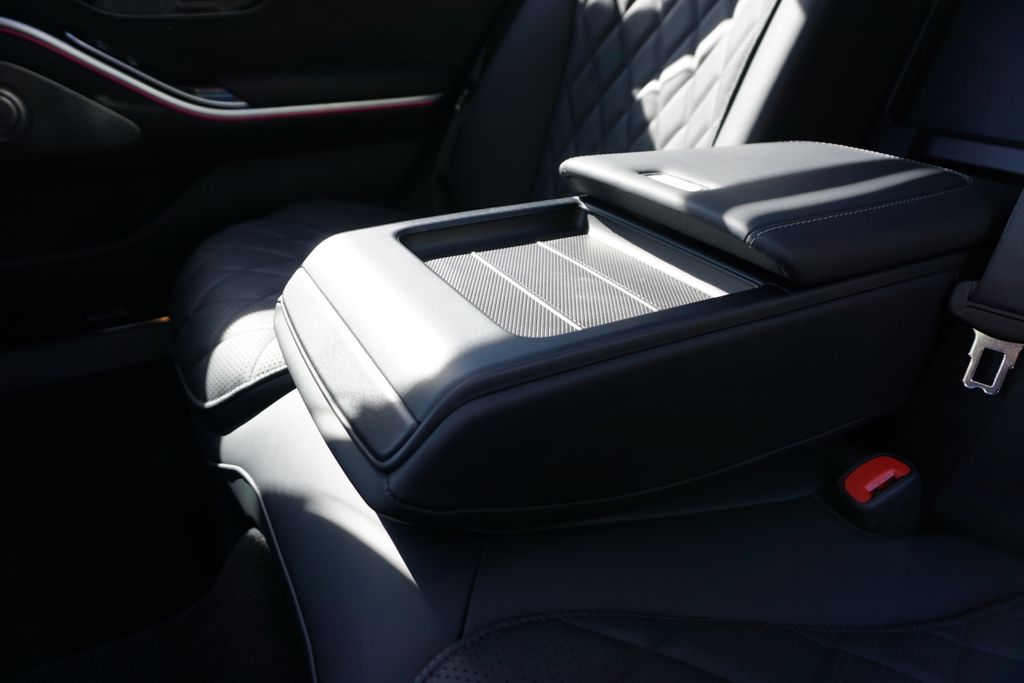 Vehicle image 68 of 73