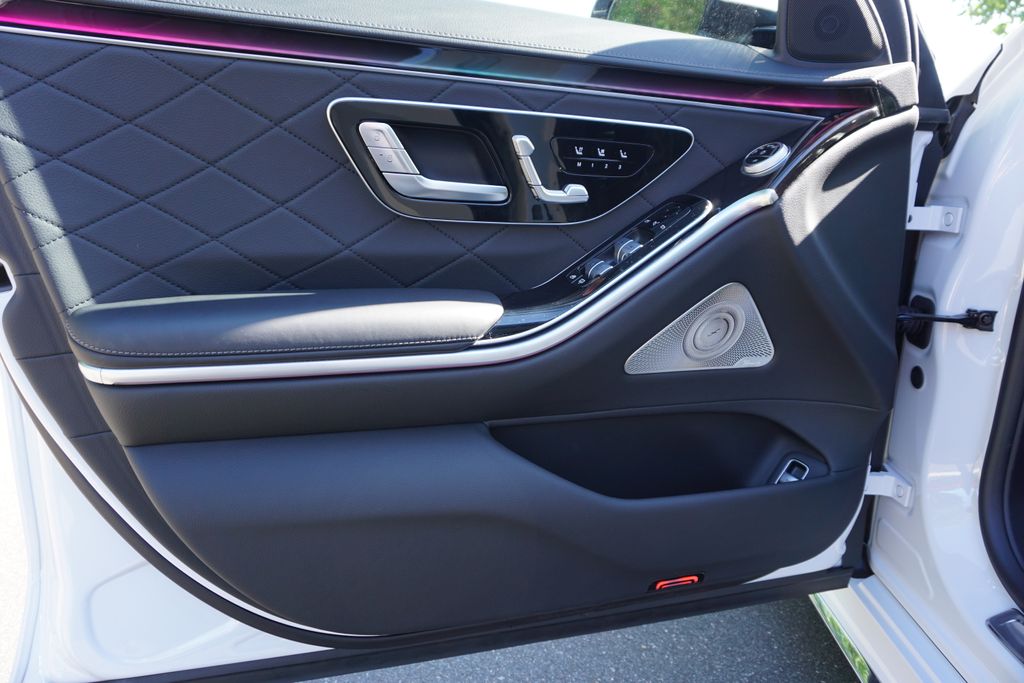 Vehicle image 21 of 73