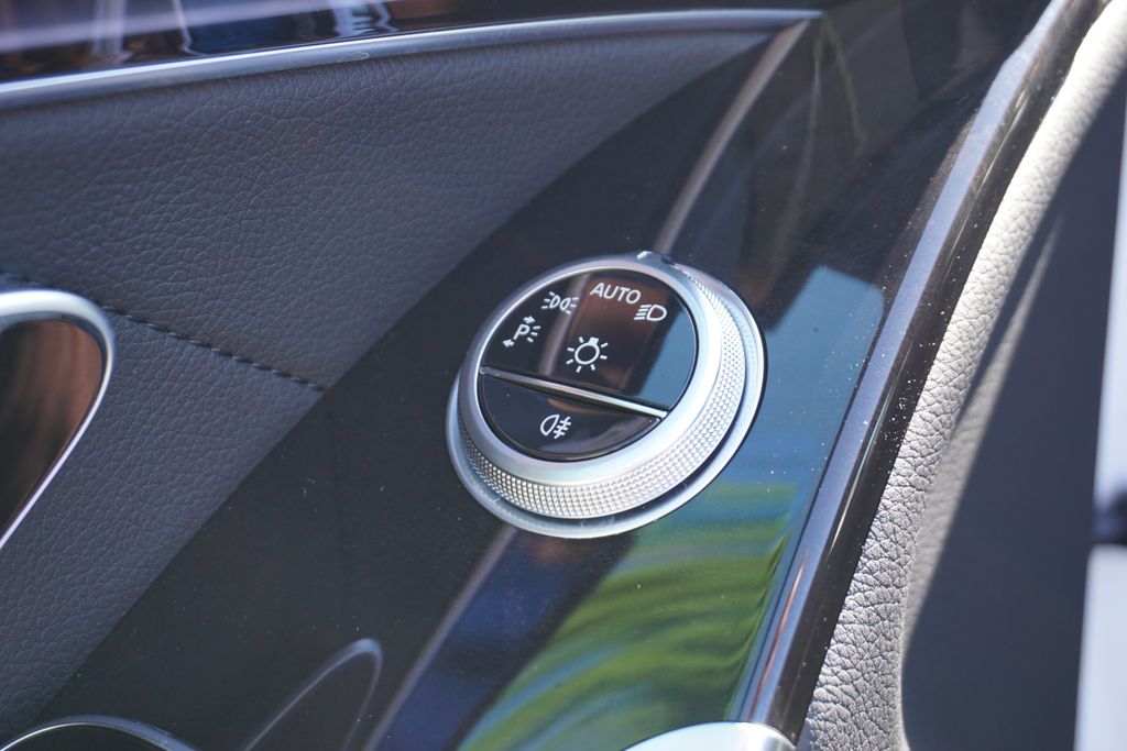 Vehicle image 23 of 73