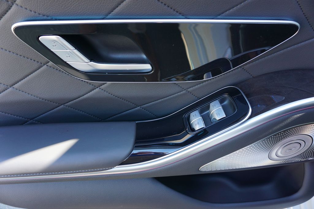 Vehicle image 61 of 73