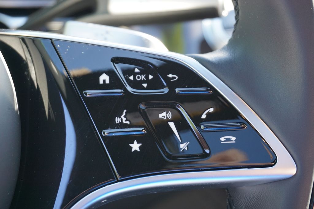 Vehicle image 31 of 73