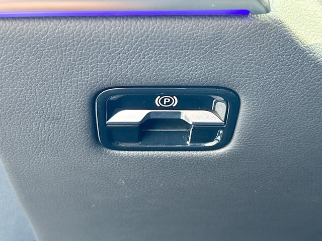Vehicle image 25 of 39