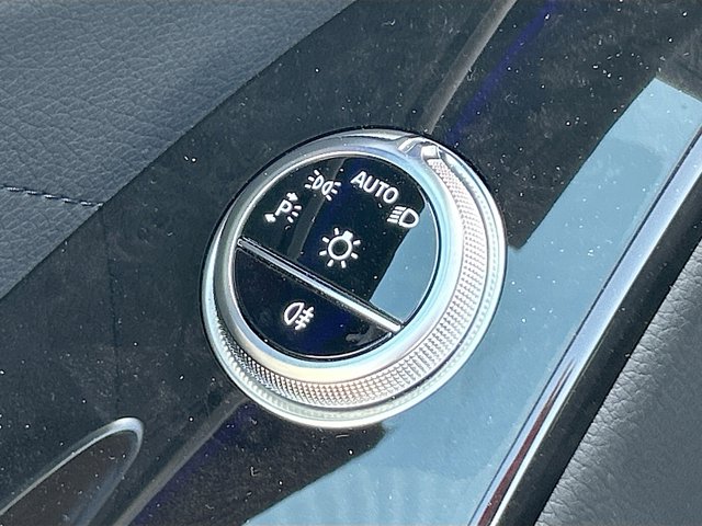 Vehicle image 37 of 39