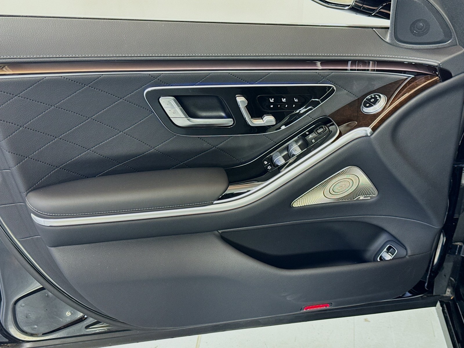 Vehicle image 16 of 30