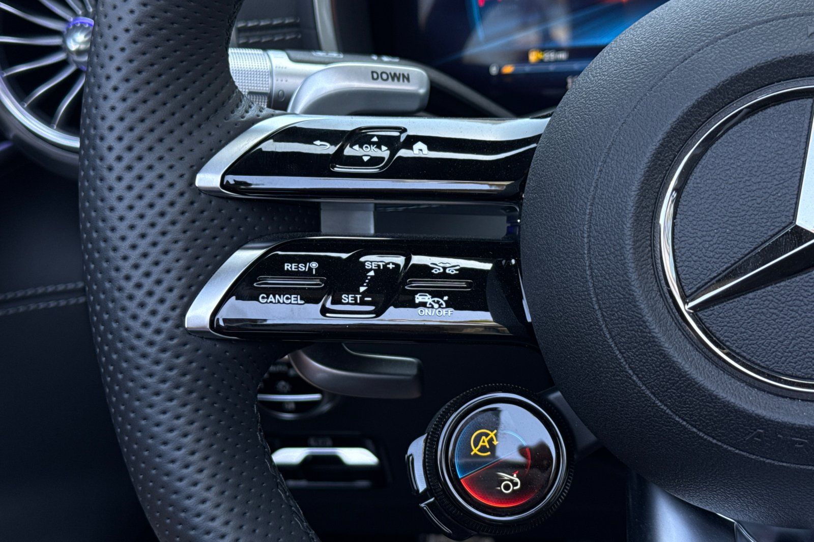 Vehicle image 27 of 35