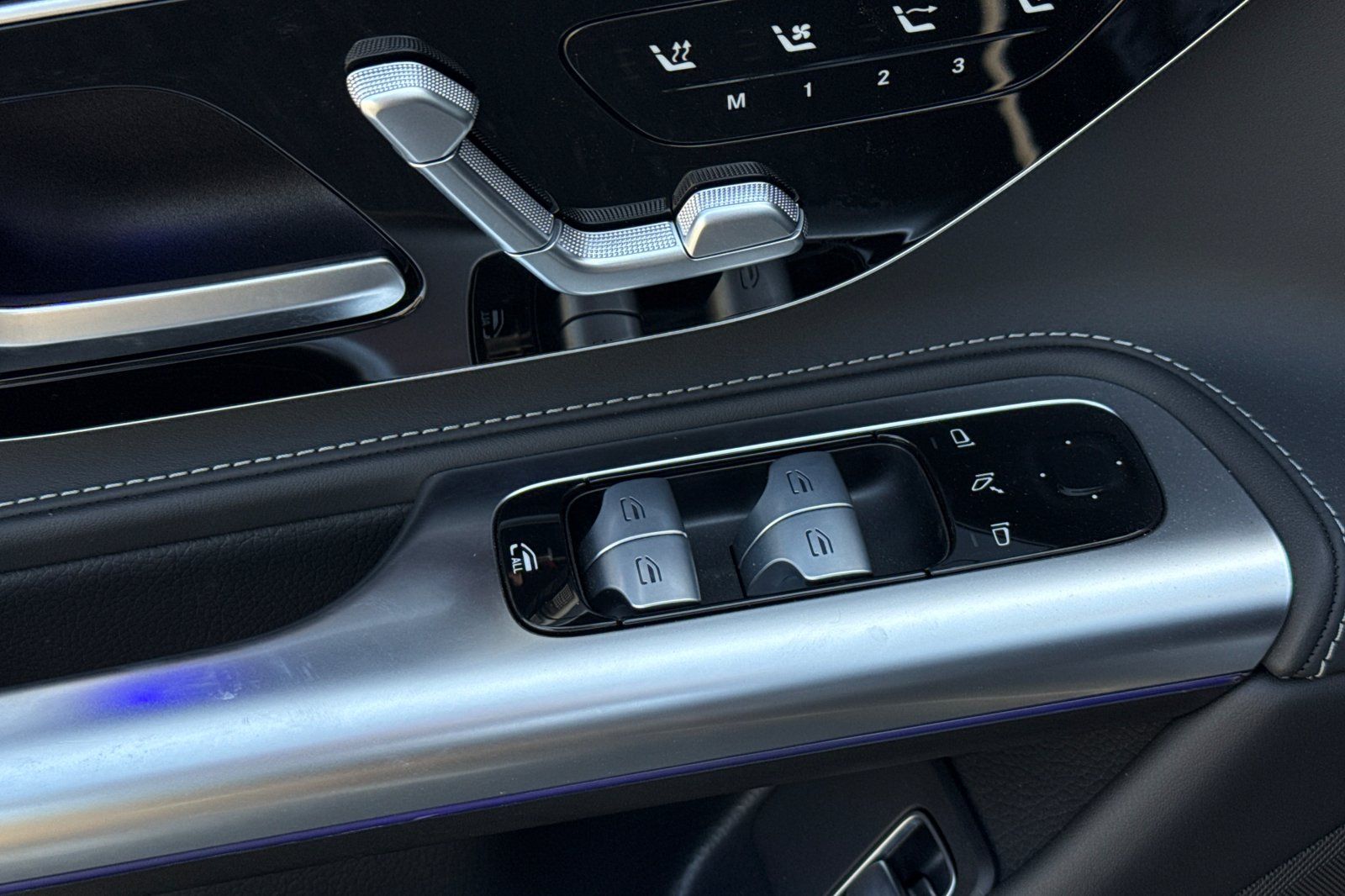 Vehicle image 25 of 35