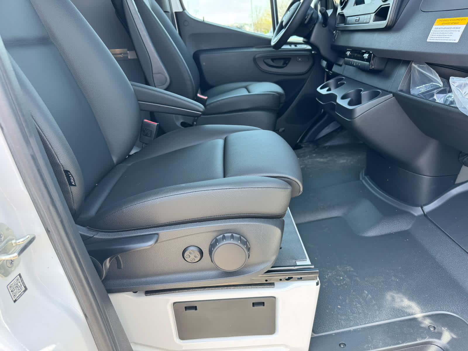 2024 Mercedes-Benz Sprinter Cargo Image 13 of 33