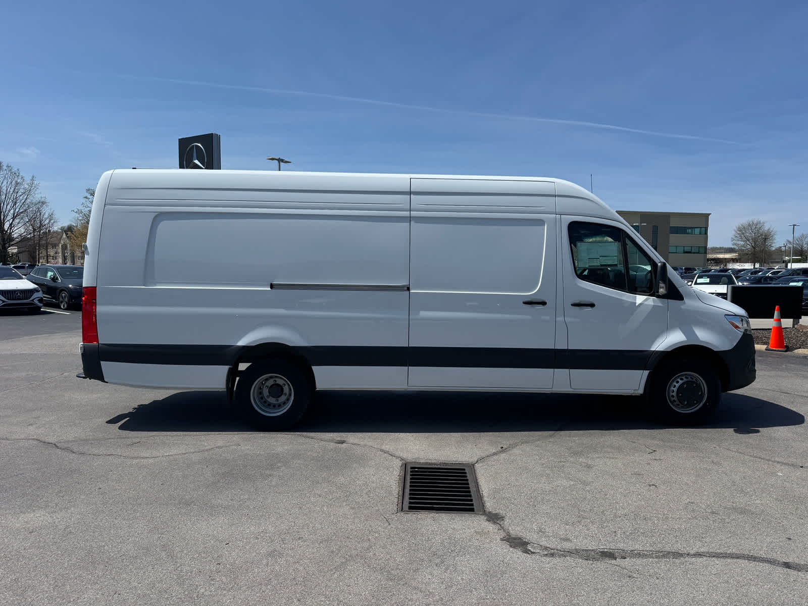 2024 Mercedes-Benz Sprinter Cargo Image 4 of 33