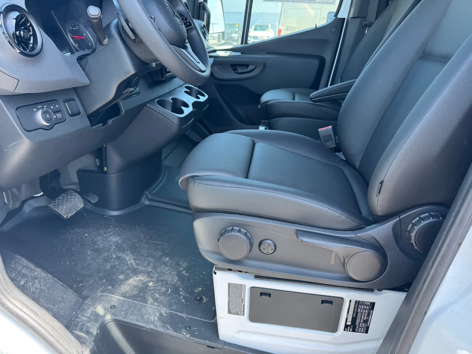 2024 Mercedes-Benz Sprinter Cargo Image 14 of 33