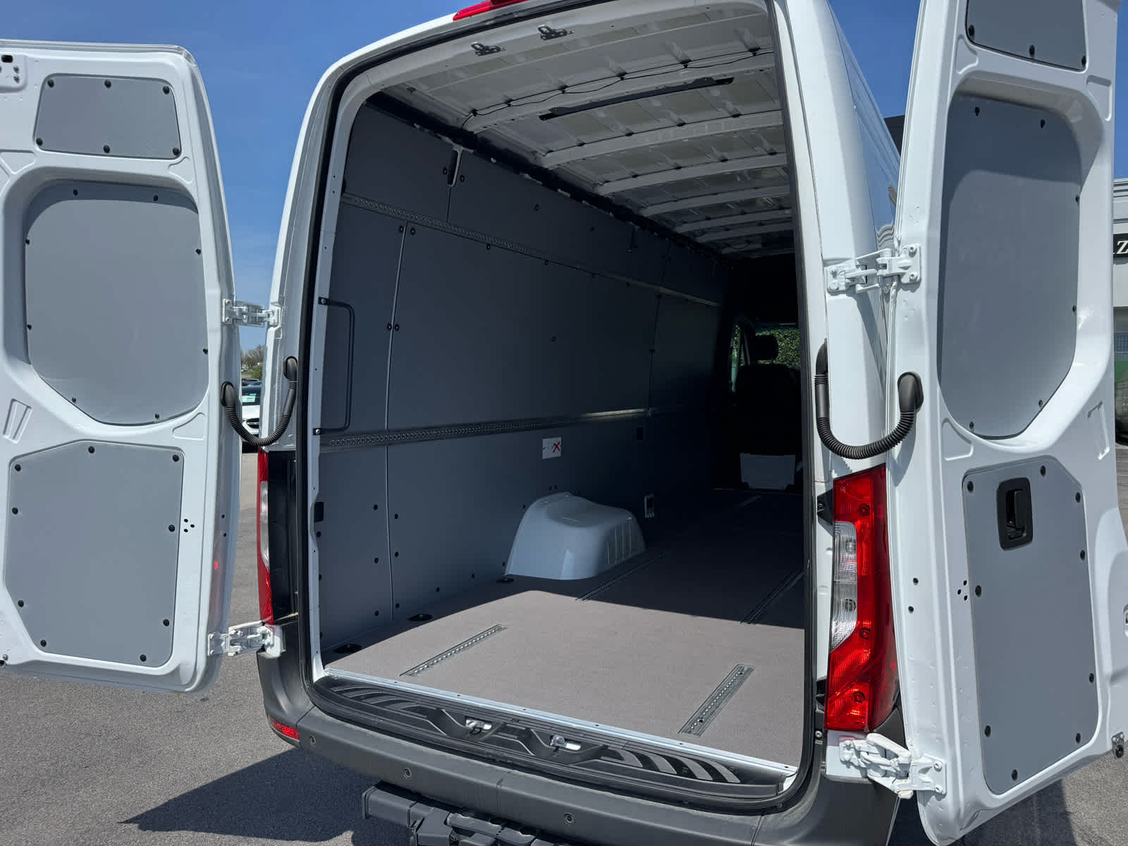 2024 Mercedes-Benz Sprinter Cargo Image 30 of 33
