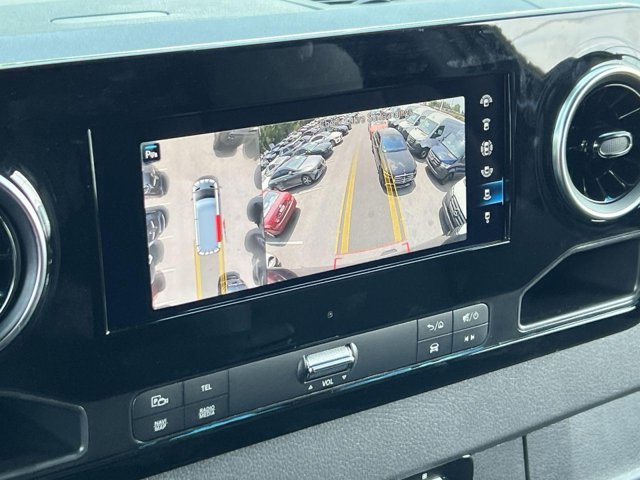 Vehicle image 14 of 34