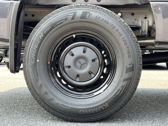 Vehicle image 7 of 34