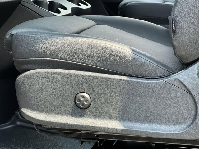 Vehicle image 9 of 34
