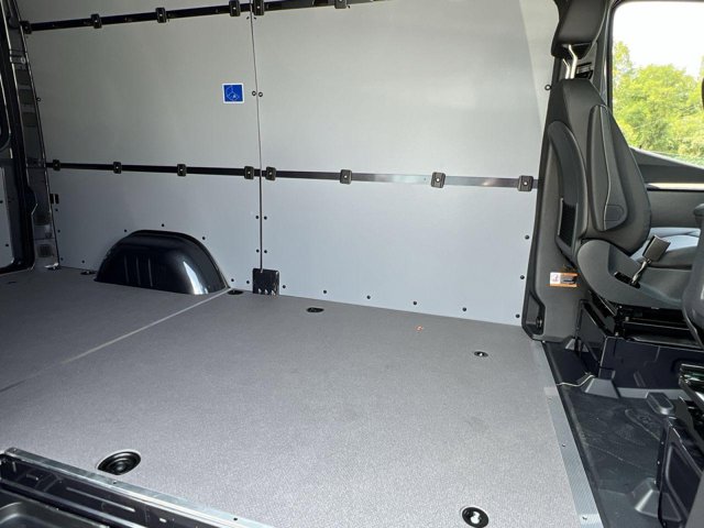 Vehicle image 20 of 34
