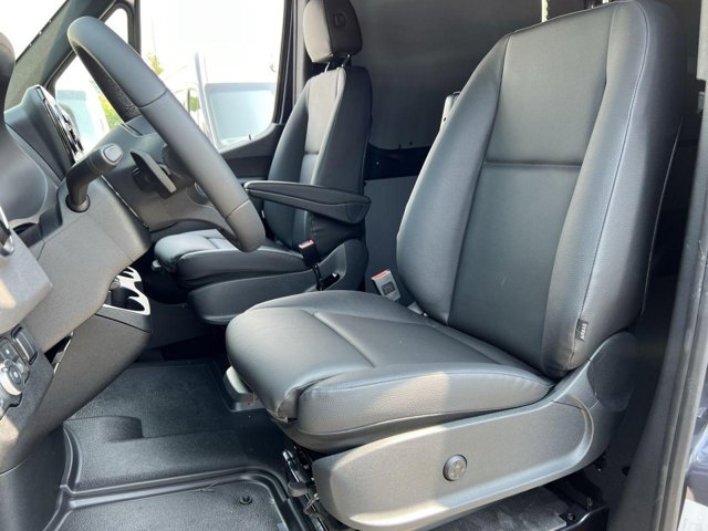 Vehicle image 8 of 34