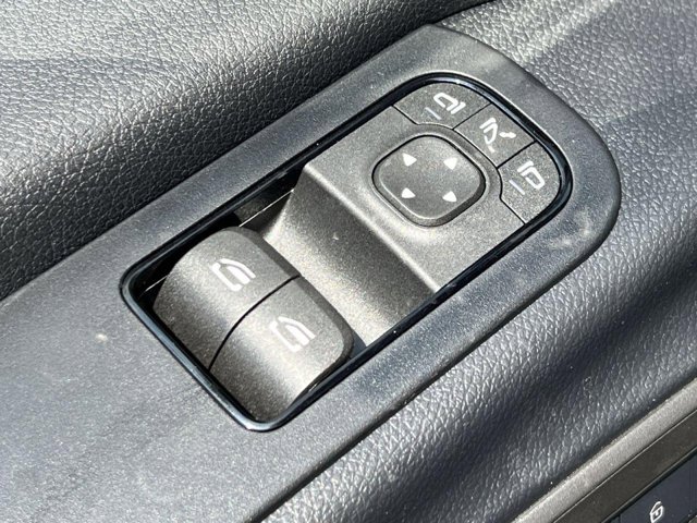 Vehicle image 10 of 34