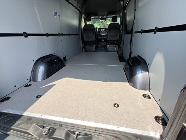 Vehicle image 22 of 34