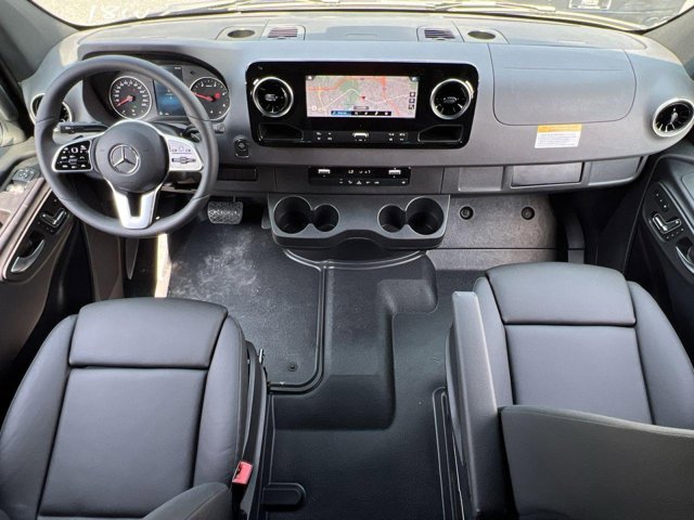 Vehicle image 18 of 34