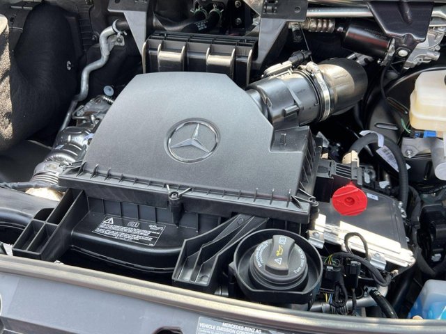 Vehicle image 25 of 34