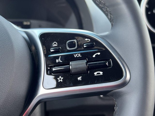 Vehicle image 28 of 34