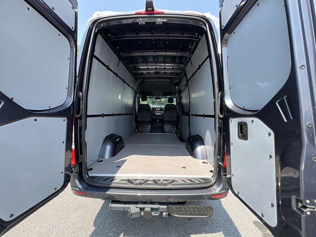 Vehicle image 23 of 34