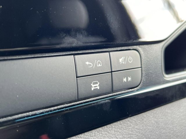 Vehicle image 31 of 34