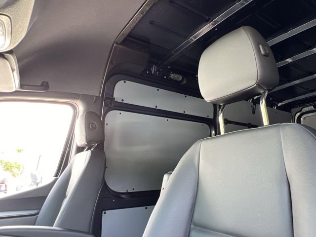 Vehicle image 19 of 34