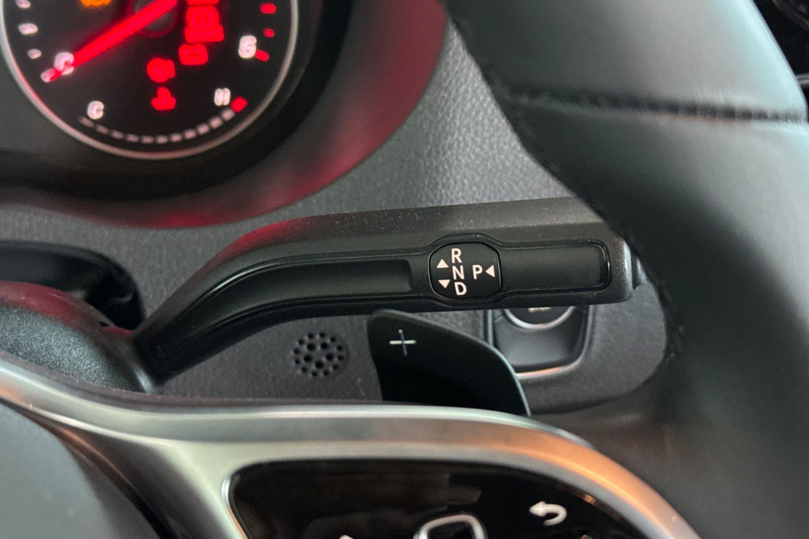Vehicle image 31 of 42