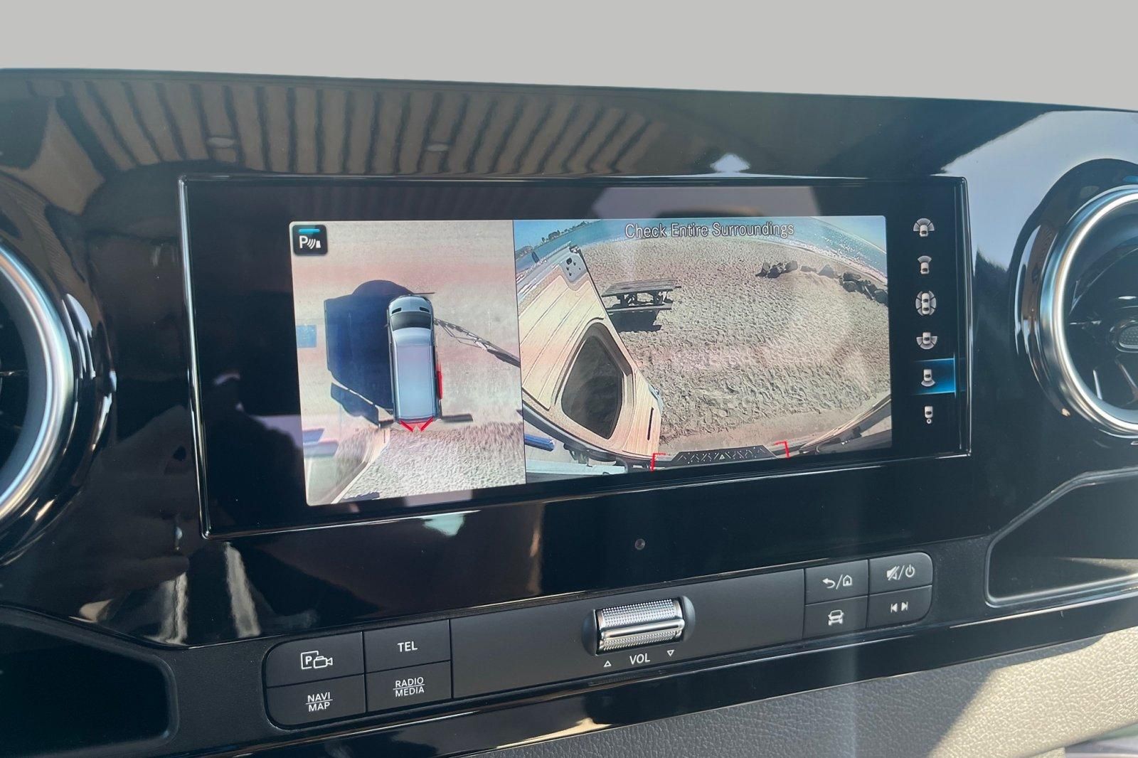 Vehicle image 11 of 42