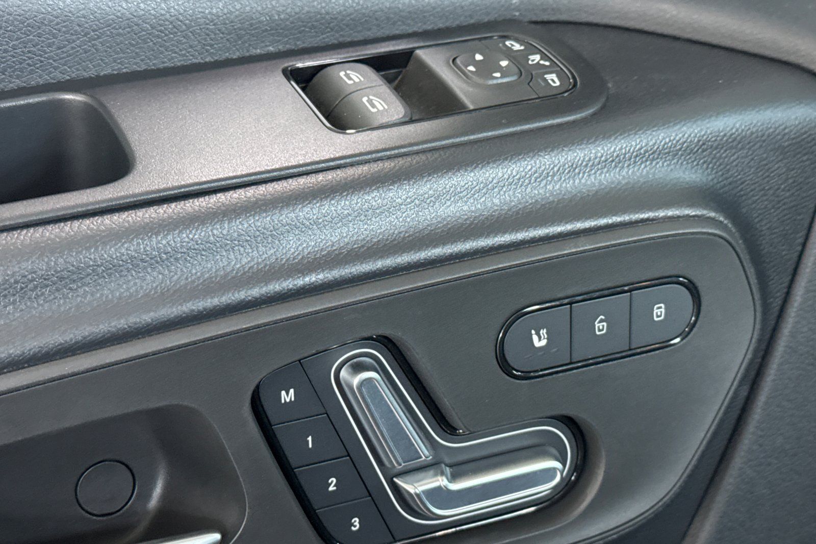 Vehicle image 20 of 42