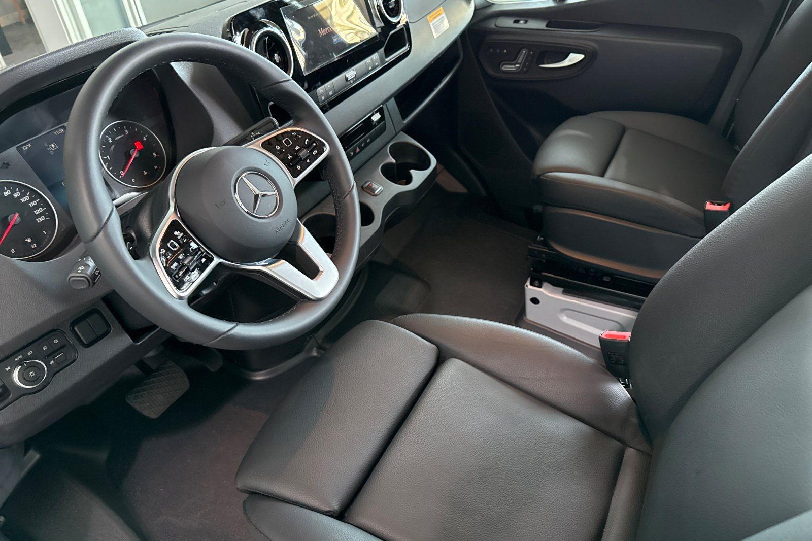 Vehicle image 18 of 42