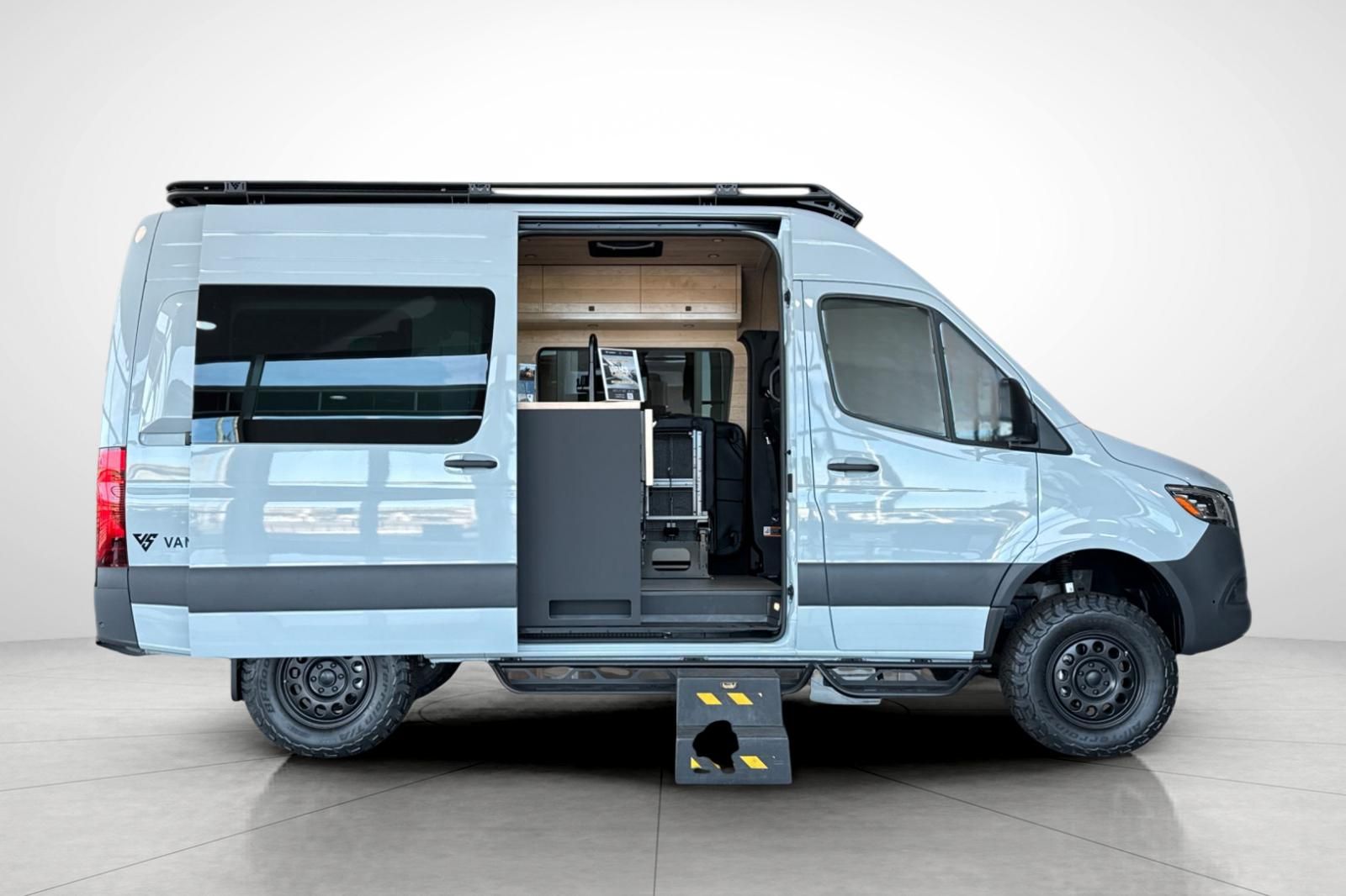 Vehicle image 8 of 42