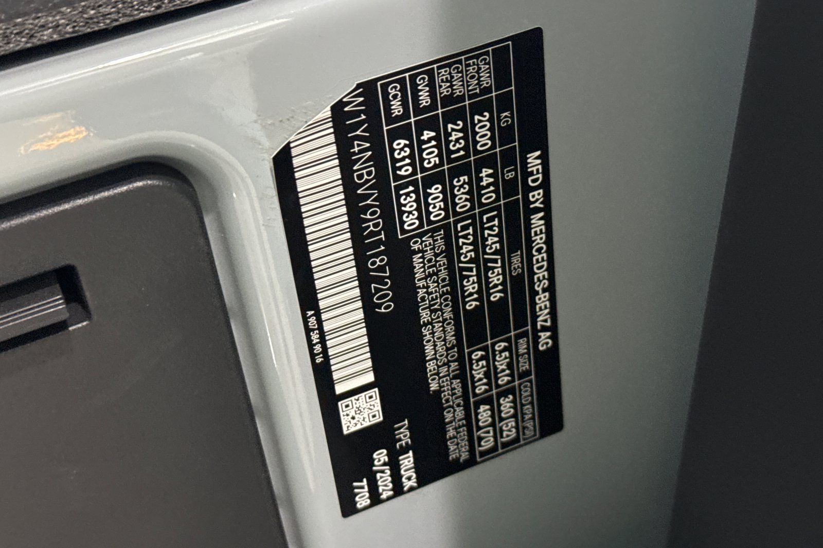 Vehicle image 41 of 42