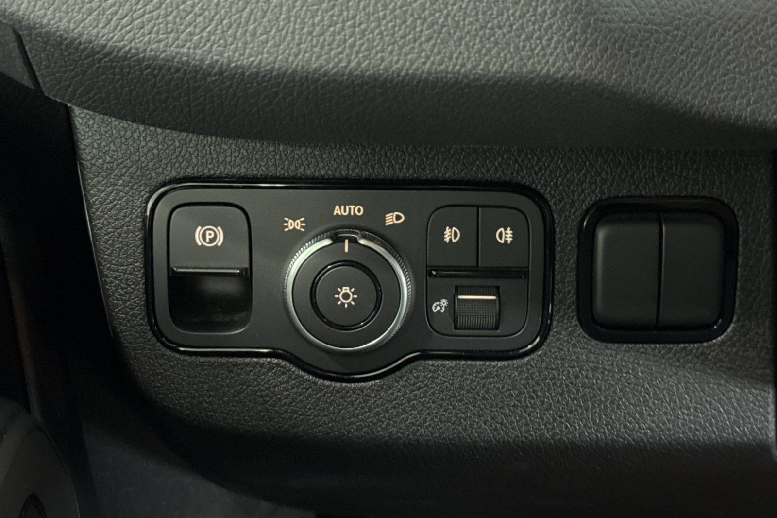 Vehicle image 39 of 42