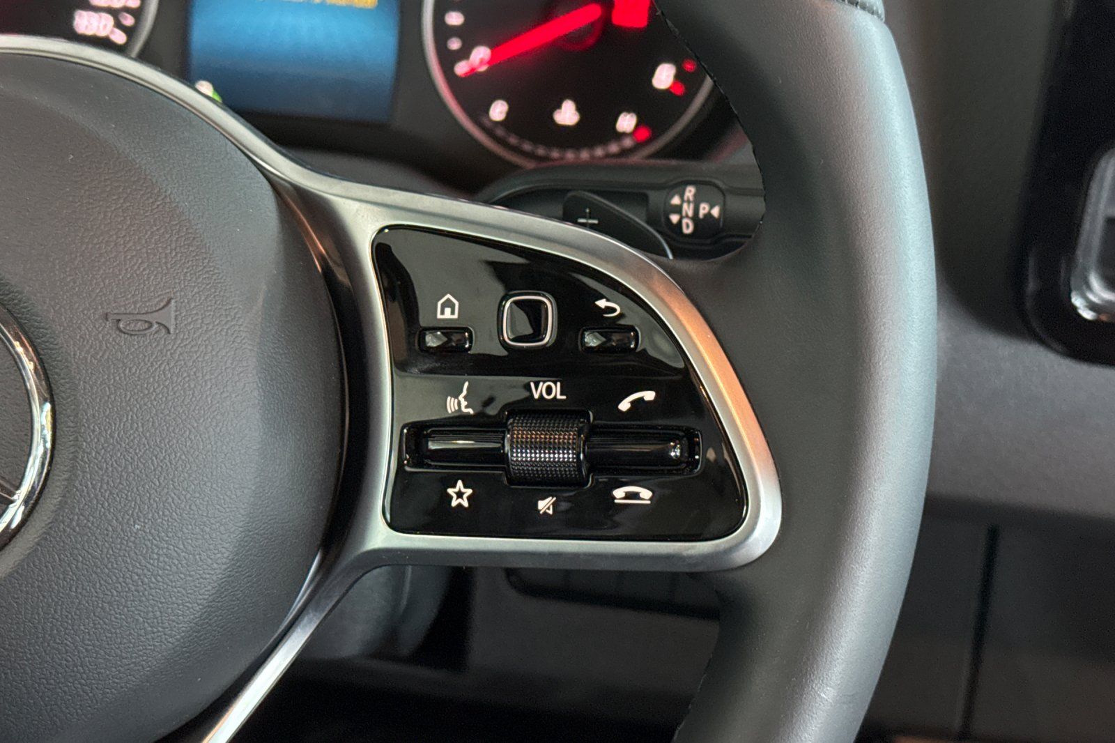 Vehicle image 36 of 42