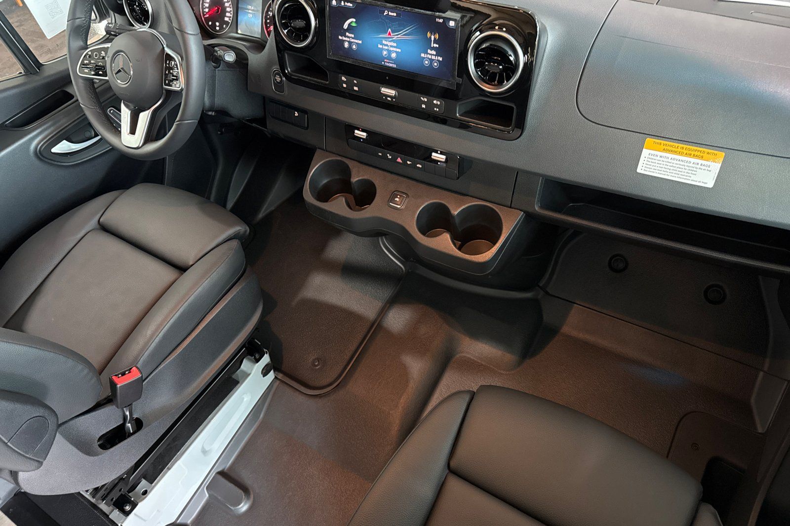 Vehicle image 26 of 42
