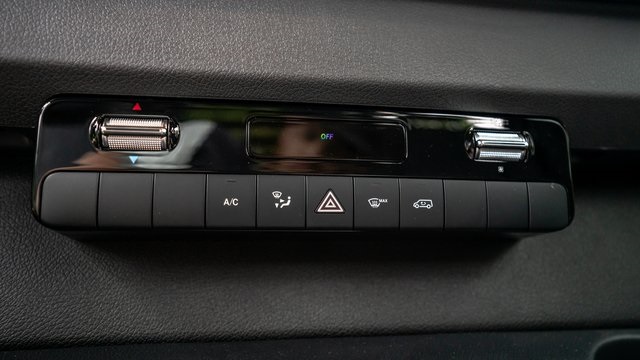 Vehicle image 19 of 26