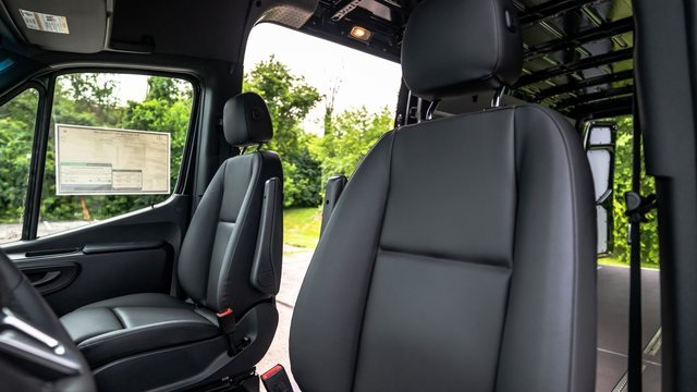 Vehicle image 10 of 26