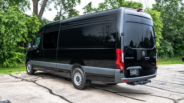 Vehicle image 4 of 26