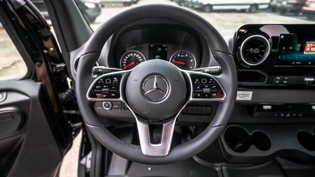 Vehicle image 14 of 26