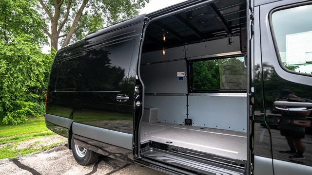 Vehicle image 21 of 26
