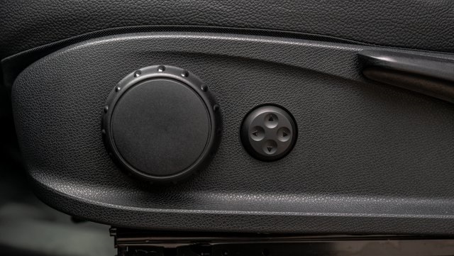 Vehicle image 13 of 26