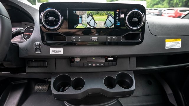 Vehicle image 18 of 26