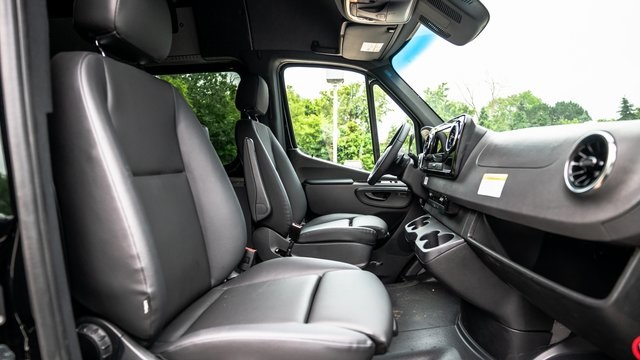Vehicle image 25 of 26