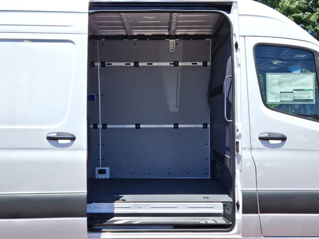 Vehicle image 31 of 35