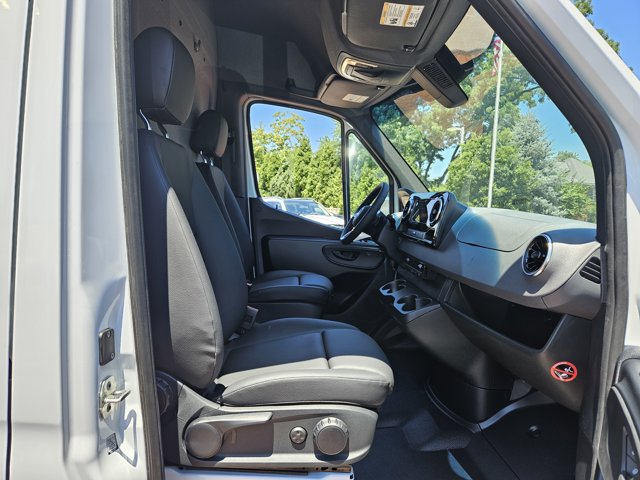 Vehicle image 14 of 35