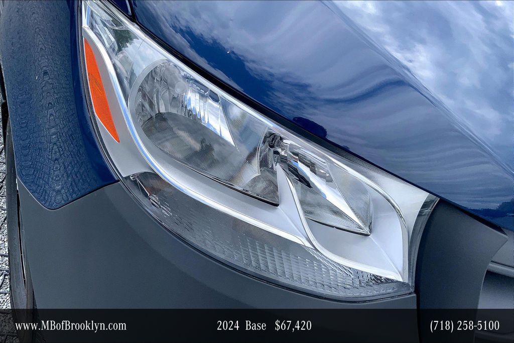 Vehicle image 11 of 16